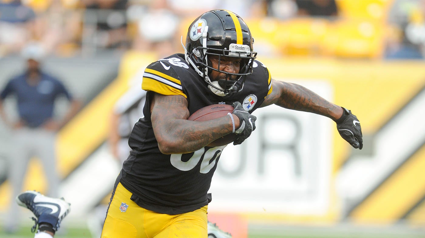 NFL: Tennessee Titans at Pittsburgh Steelers