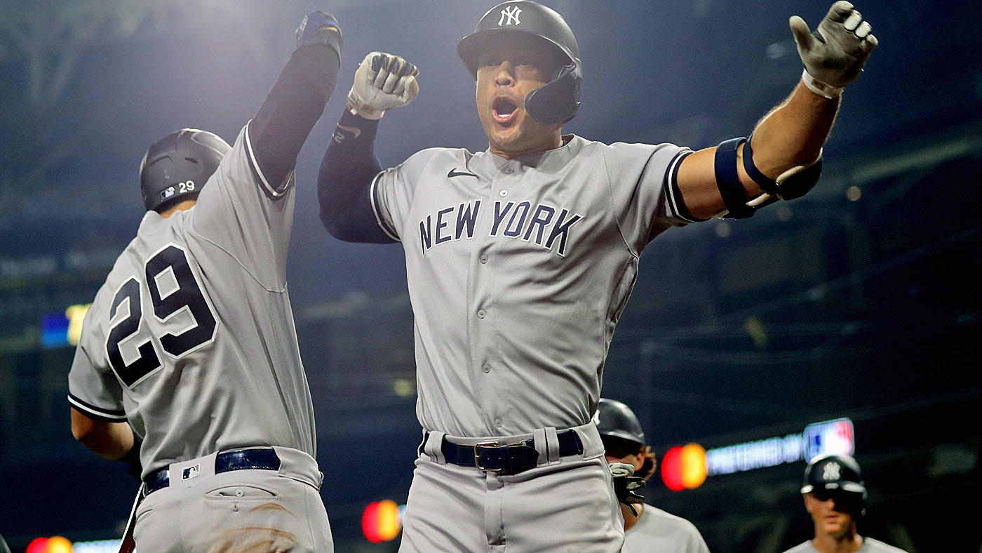 giancarlo-stanton-gio-urshela-yankees.jpg
