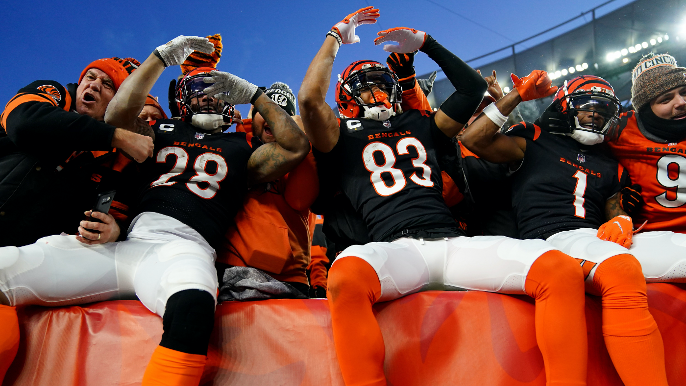 gettyimages-1356033890-joe-burrow-bengals-qb-td-run-2021-1400.jpg
