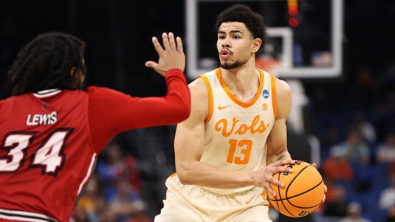 olivier-nkamhoua-tennessee-volunteers-usatsi-2.jpg