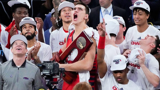 usatsi-20319979-vladislav-goldin-fau-wins-2023-ncaa-east-region-trophy-1400.jpg