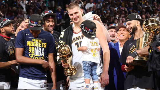 jokic-trophy-getty.png