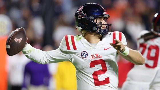 jaxson-dart-ole-miss-usatsi.jpg