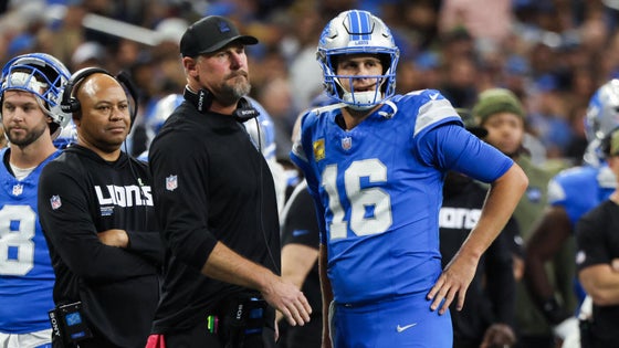 dan-campbell-jared-goff-lions.jpg