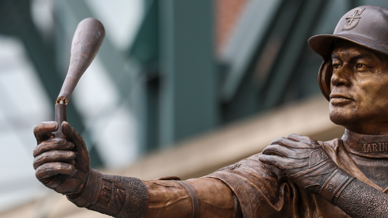 ichiro-statue-getty-2.png