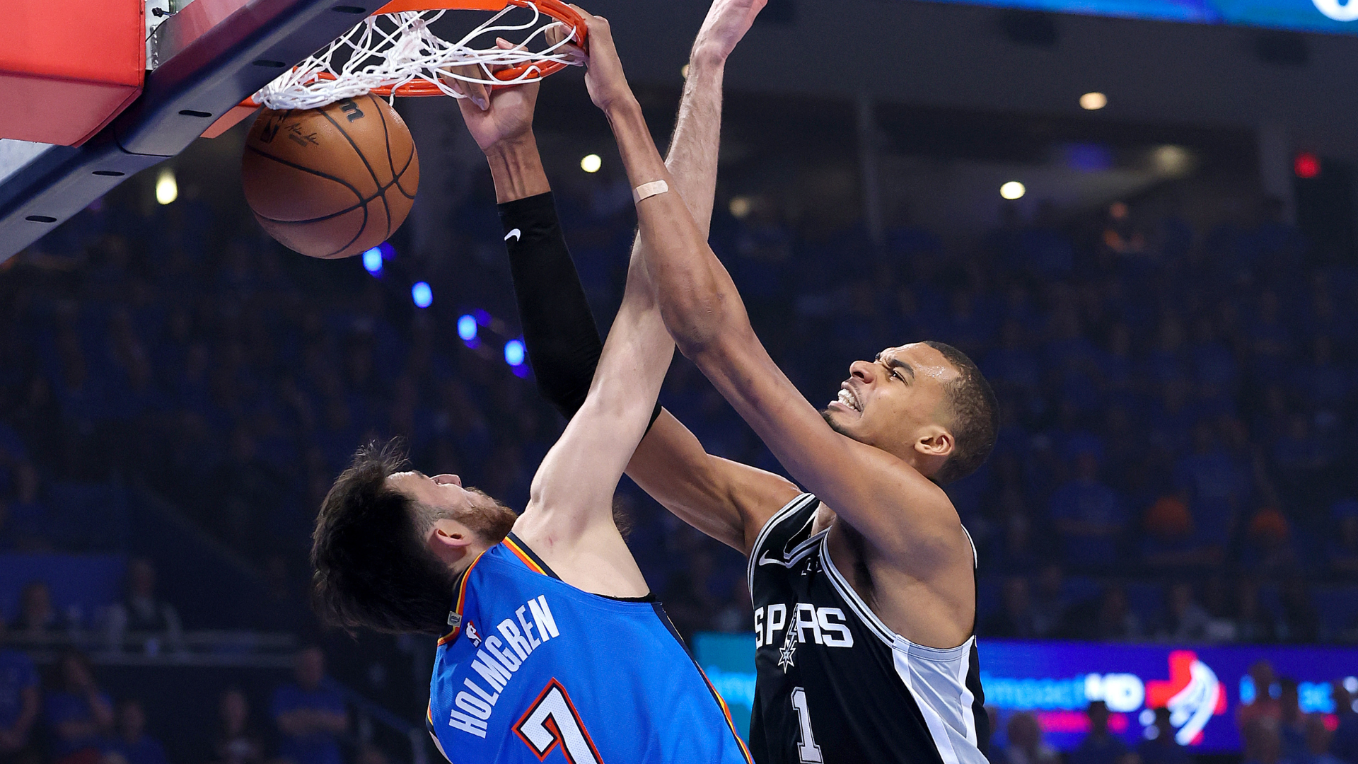 wemby-dunk-chet-getty.png