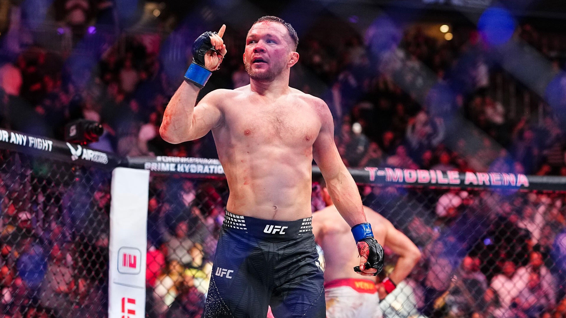petr-yan-finger.jpg