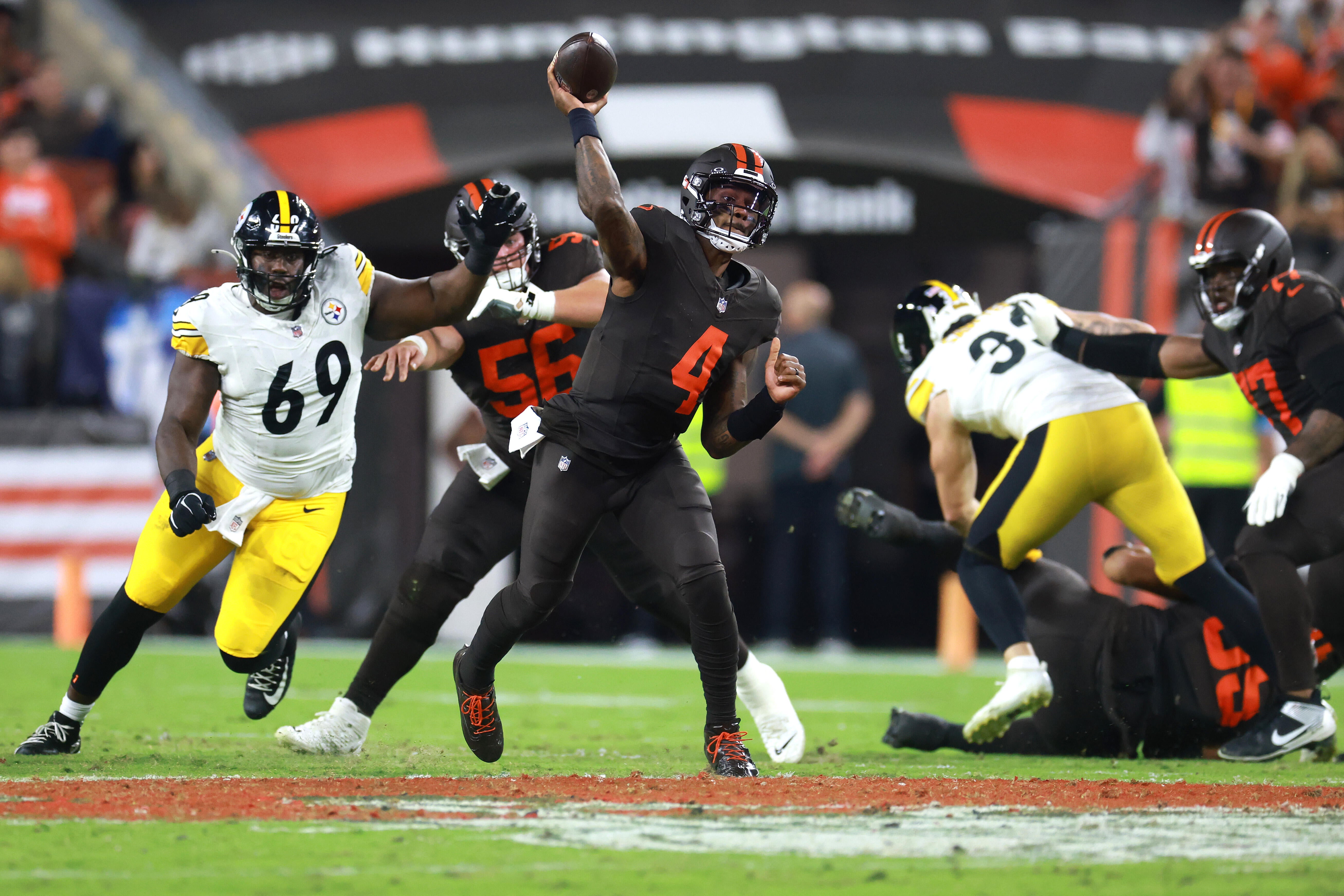 Pittsburgh Steelers v Cleveland Browns