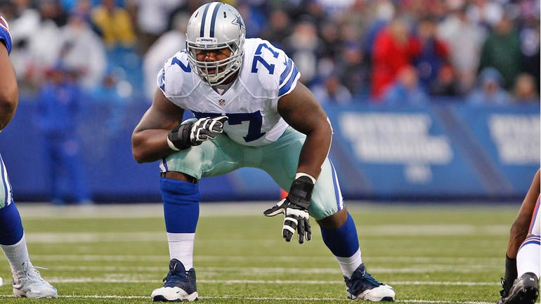 Cowboys star LT Tyron Smith reportedly has sprained MCL, won't miss playoffs