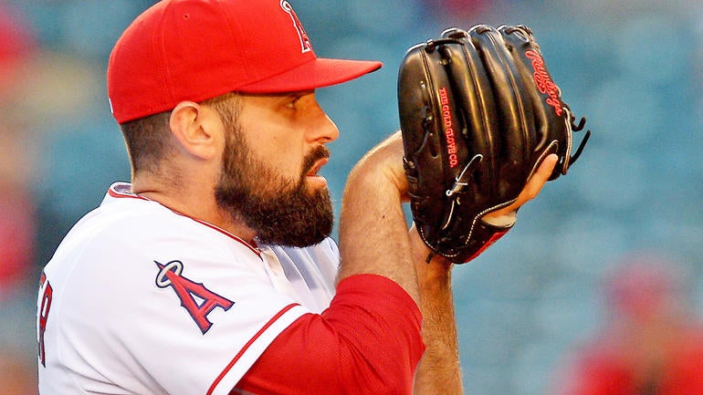 Angels' Shoemaker suffers skull fracture after taking scary line drive to the head