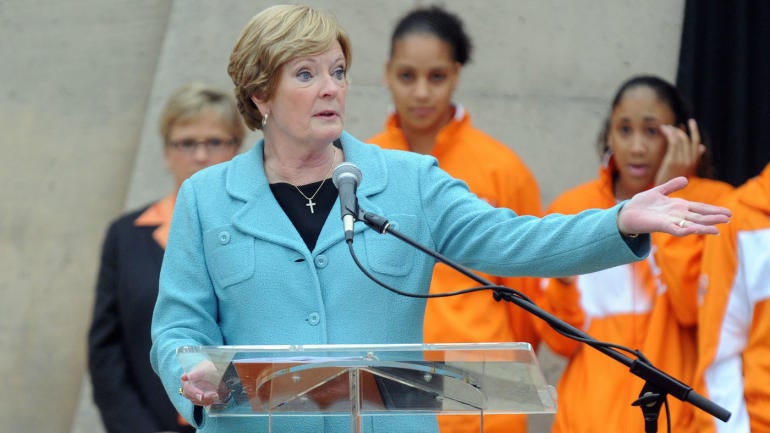 Tennessee to honor the late legend Pat Summitt with helmet stickers in 2016