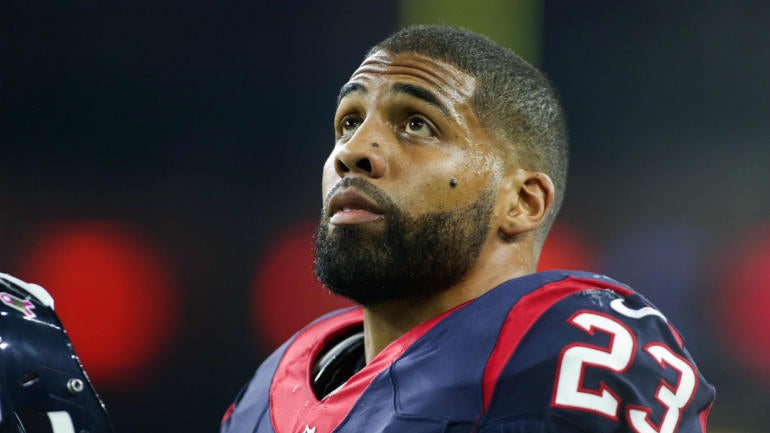 Arian Foster explains how he would take down a wolf with his bare hands