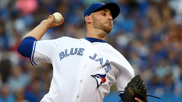 Blue Jays' Marco Estrada reportedly pitching with herniated disk