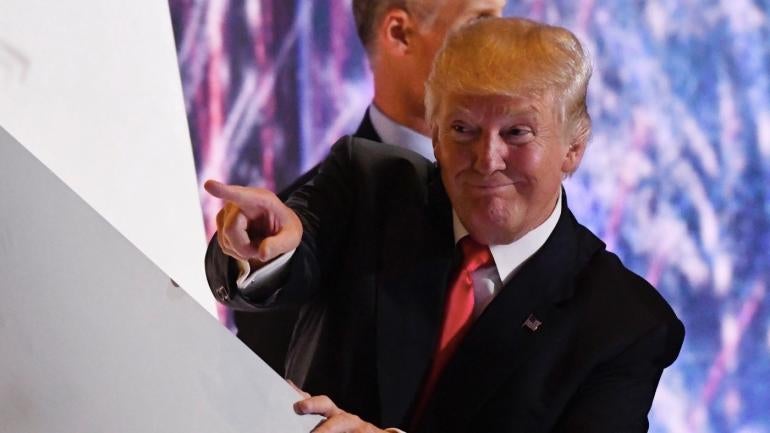 Donald Trump wants to bet the presidency on a round of golf with Barack Obama