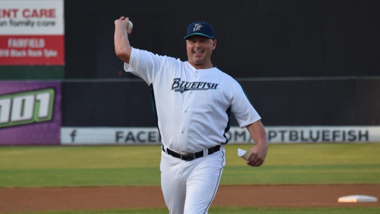 Roger Clemens loses managerial debut, doesn't see himself as a full-time skipper