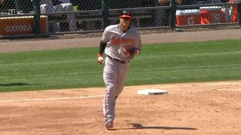 Manny Machado manages to hit three home runs in a span of three innings