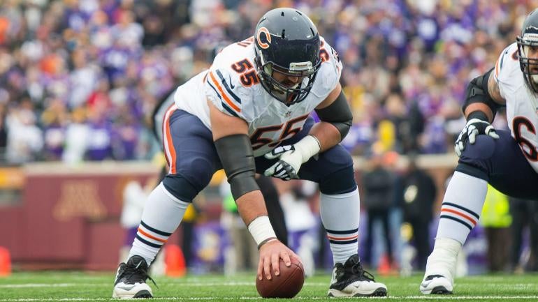 Bears starting center out for the year after reportedly tearing ACL