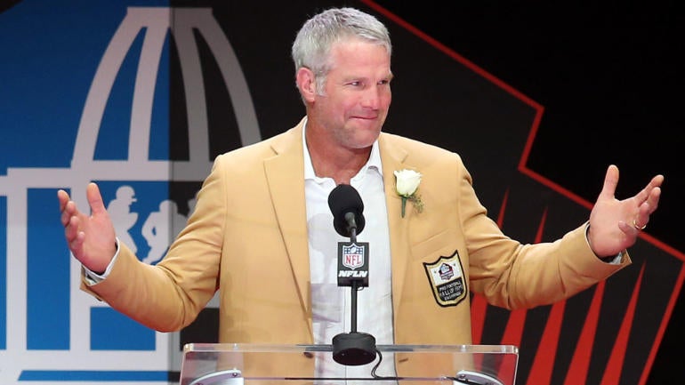Pro Football Hall of Fame takeaways: Brett Favre wings it, crushes it one last time
