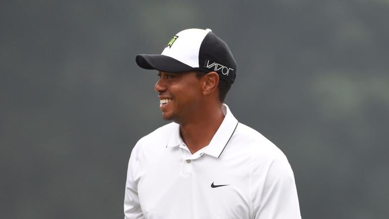 Scott Van Pelt puts Tiger Woods on speakerphone during a podcast