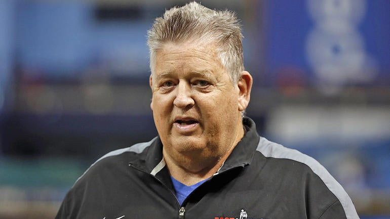 Docs: Notre Dame finishes its $18 million buyout payment to Charlie Weis