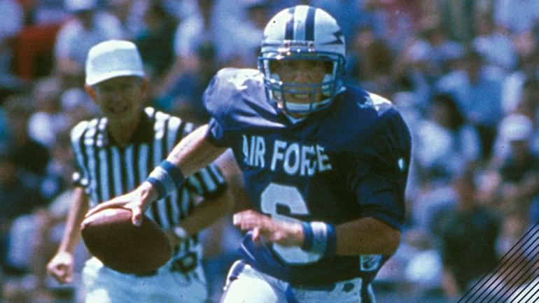 Air Force legend, NCAA record-breaking QB Dee Dowis dies in traffic accident