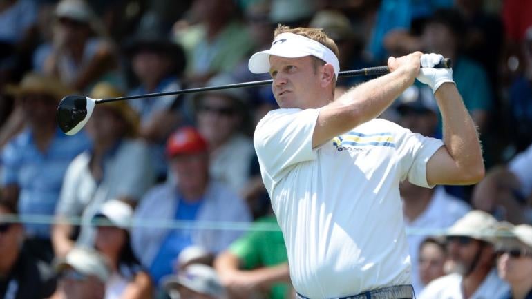 Golfer who served in Navy responds to Colin Kaepernick's anthem protest
