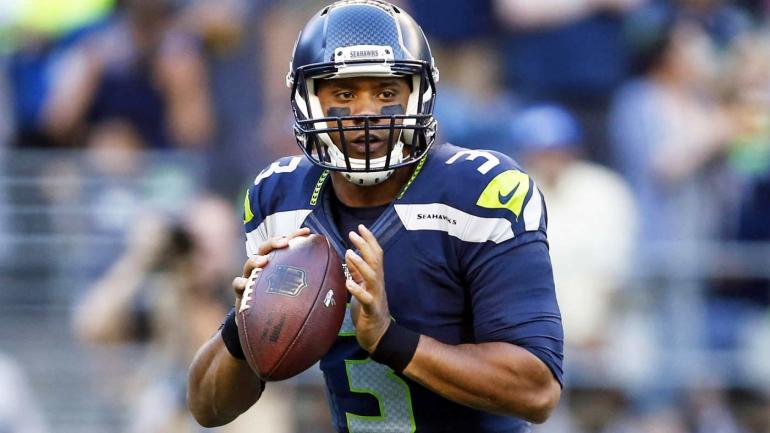 WATCH: Russell Wilson makes engaged couple's day in encounter on Seattle streets