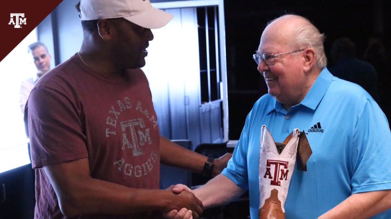 LOOK: Texas A&M gives Verne Lundquist jersey, gifts ahead of final season