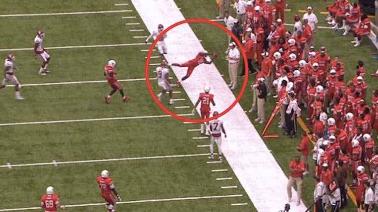WATCH: Houston WR's insane tip-toe sideline grab an early catch of the year candidate