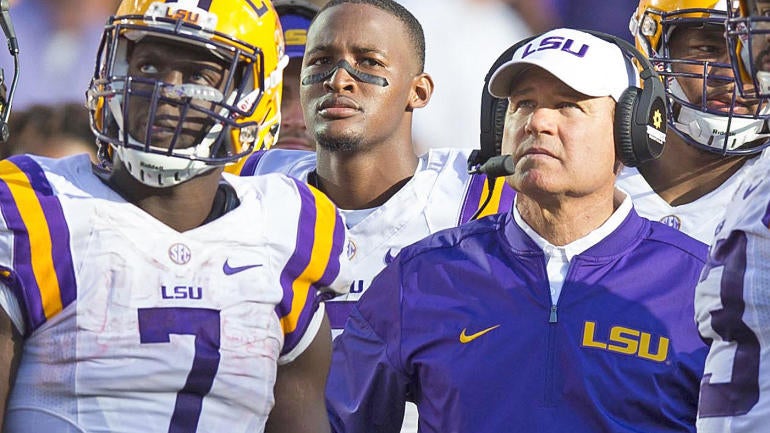 LSU coach Les Miles still favored to remain coach through end of season