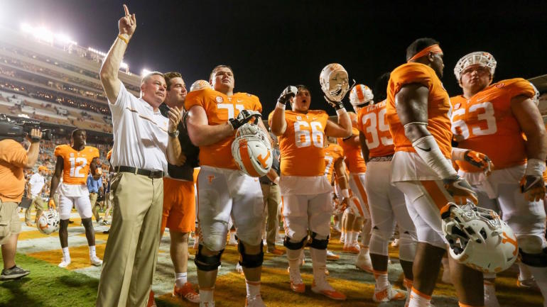 SEC Week 2 Odds, Picks: Can the Vols carry the banner at the Battle at Bristol?