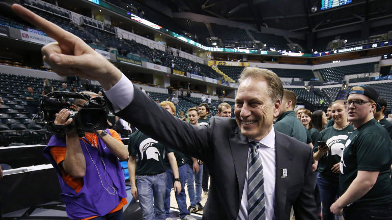 LOOK: Michigan State presents jerseys to military members before Classic