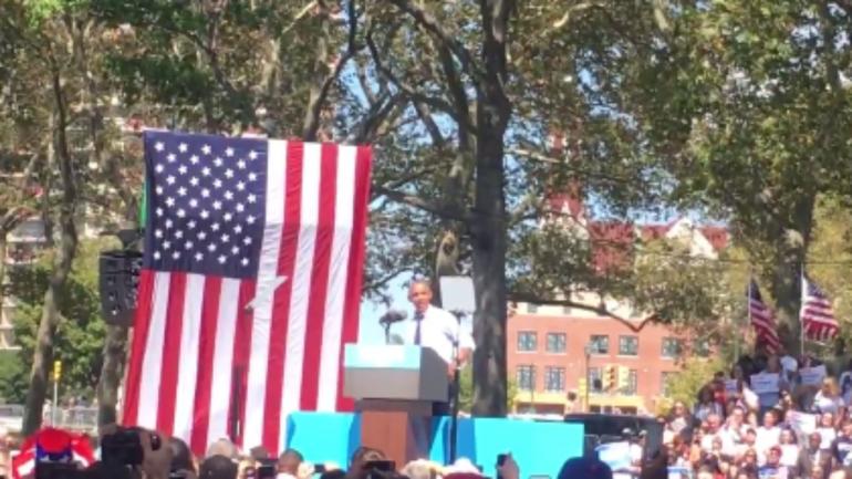 WATCH: Philadelphia crowd boos President Obama for being a Bears fan