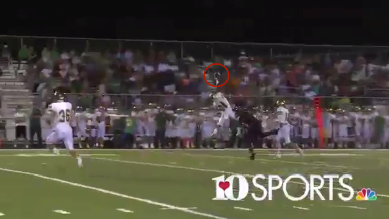 WATCH: High school DB makes unbelievable one-handed interception