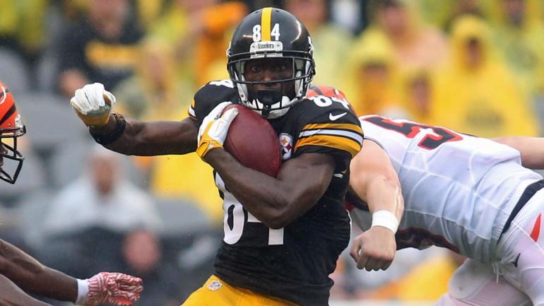 Antonio Brown is rocking sick Arnold Palmer cleats for Sunday night
