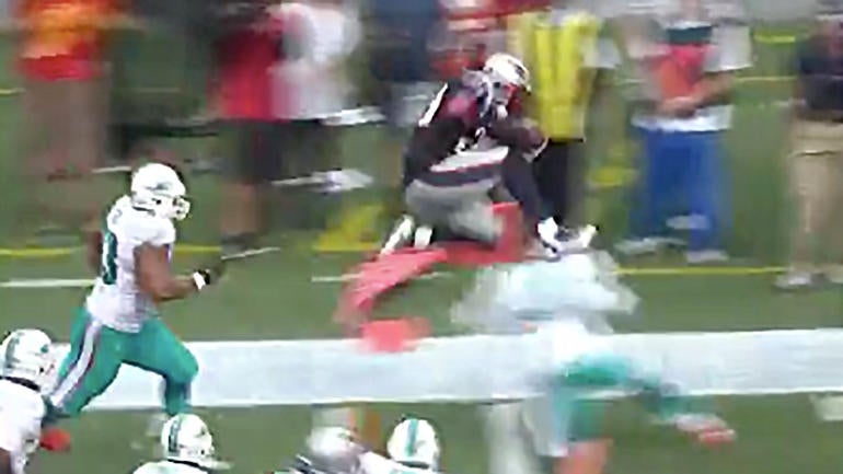 LOOK: LeGarrette Blount hurdles a helpless Dolphins defender