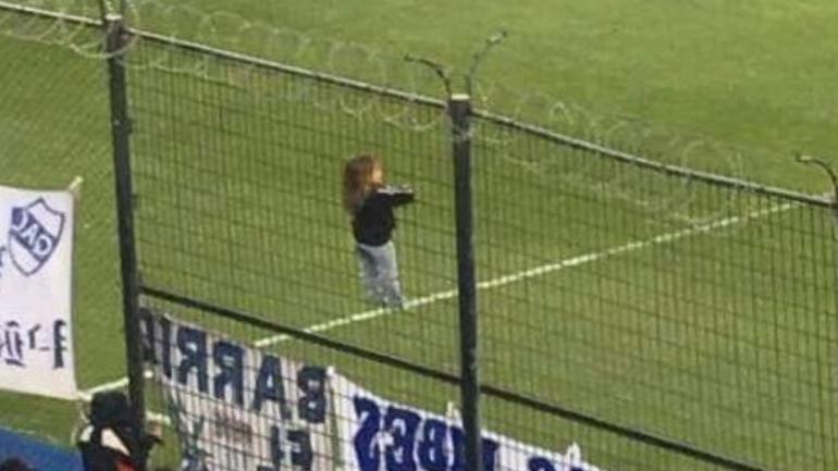LOOK: Adorable small child climbs barbed wire fence to watch soccer game