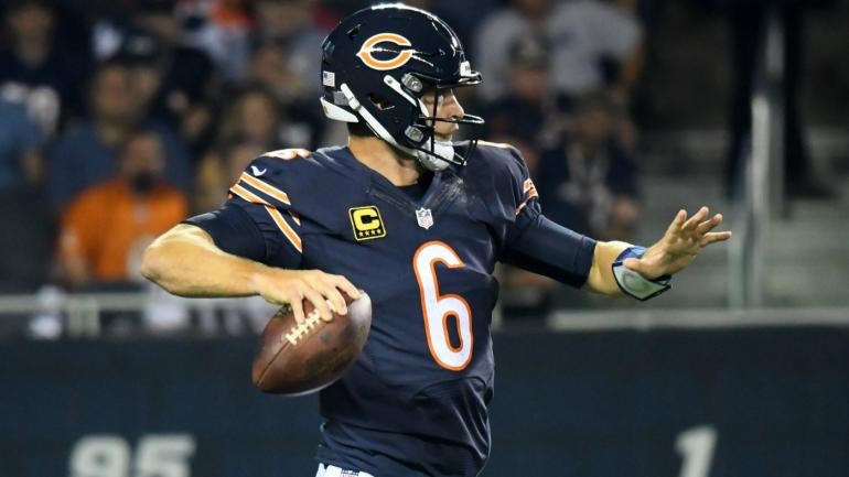 Jay Cutler returns to Bears practice on limited basis despite sprained thumb