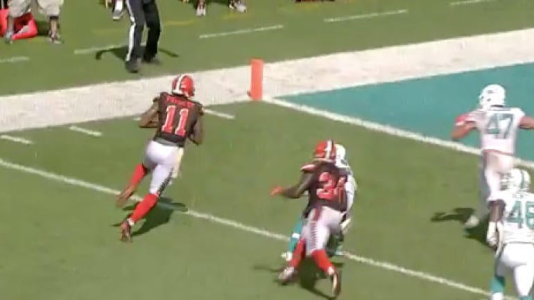 LOOK: Terrelle Pryor replaces Cody Kessler at QB, promptly scores TD