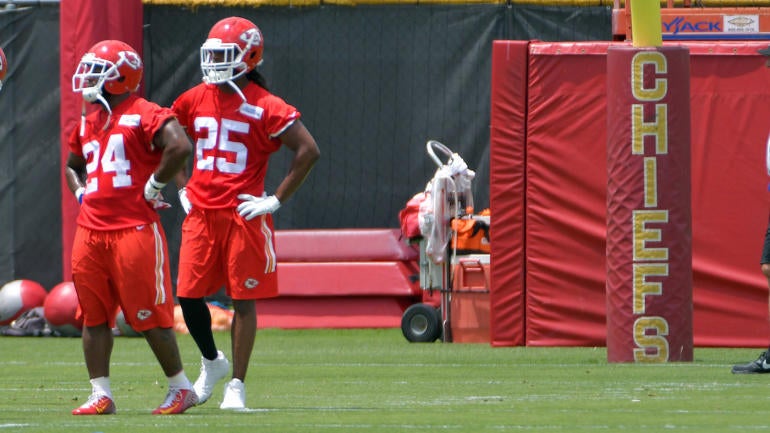 Jamaal Charles is reportedly set to make his 2016 debut on Sunday night