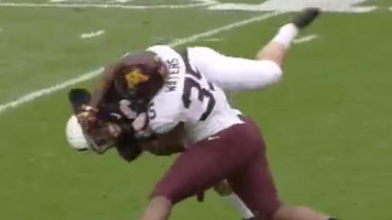 WATCH: Minnesota player gets revenge for past opponents on Penn State's big kicker