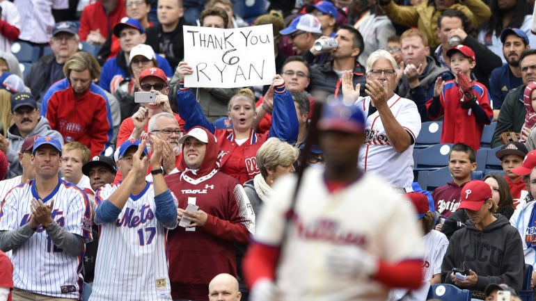 WATCH: Ryan Howard gets emotional, salutes teammates in final game with Phillies