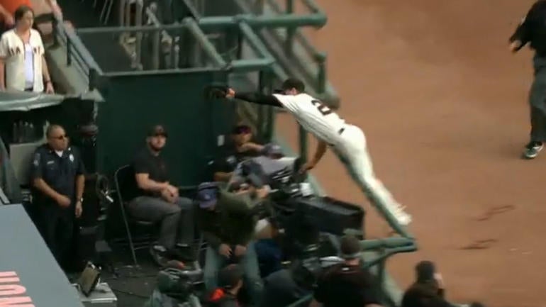 WATCH: Giants player leaps over dugout railing and camera to make acrobatic catch