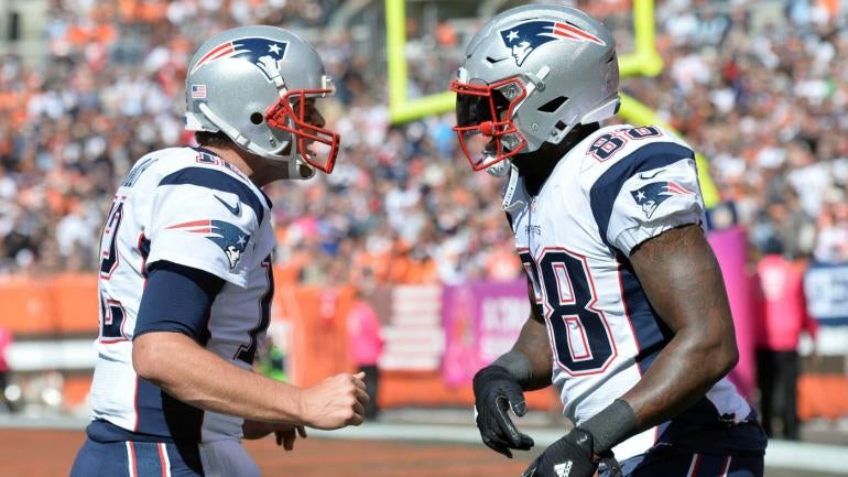 WATCH: Tom Brady celebrates his return with 406 yards in a blowout win