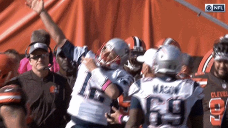 Tom Brady is worse at doing 'The Dab' than he is at giving and getting high fives