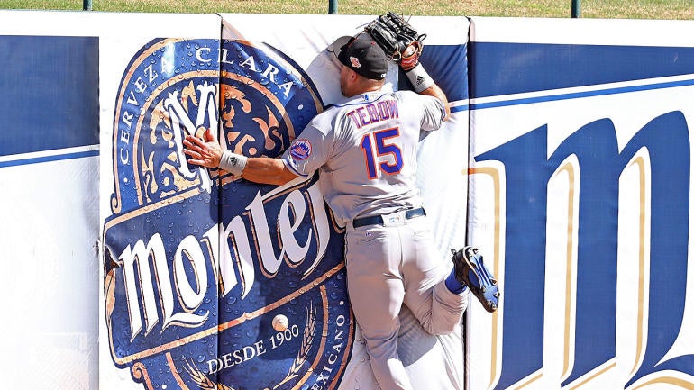 Tim Tebow is still looking for his first hit in the Arizona Fall League