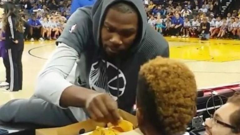 WATCH: Young Warriors fan hooks up Kevin Durant with some of his nachos