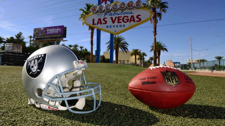 One big-time casino magnate is threatening to shut down the Raiders to Las Vegas