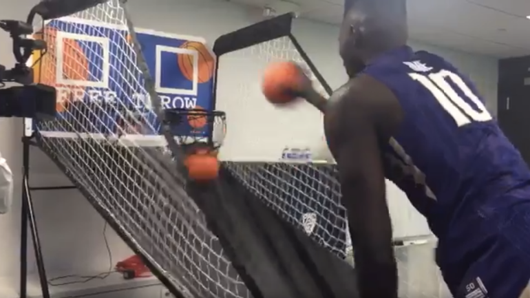 WATCH: Washington big man has insanely long arms, so he dominates pop-a-shot