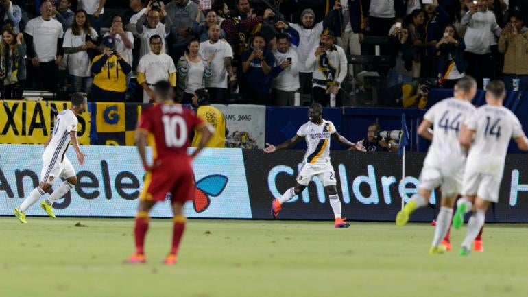 WATCH: Young LA Galaxy forward ends drought, comes up big in MLS Playoffs